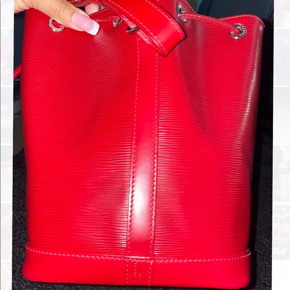 Red Louis Vuitton bucket bag - Picture 2 of 8